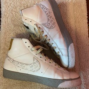 Nike women’s Blazer High sneakers